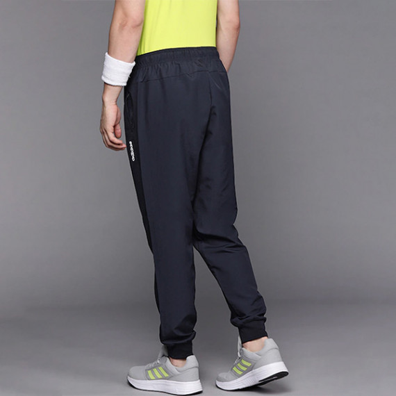 https://designerszone.in/vi/products/men-navy-blue-stanford-solid-joggers