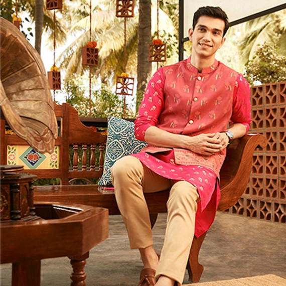 https://designerszone.in/vi/products/men-magenta-pink-golden-floral-printed-thread-work-floral-kurta-2