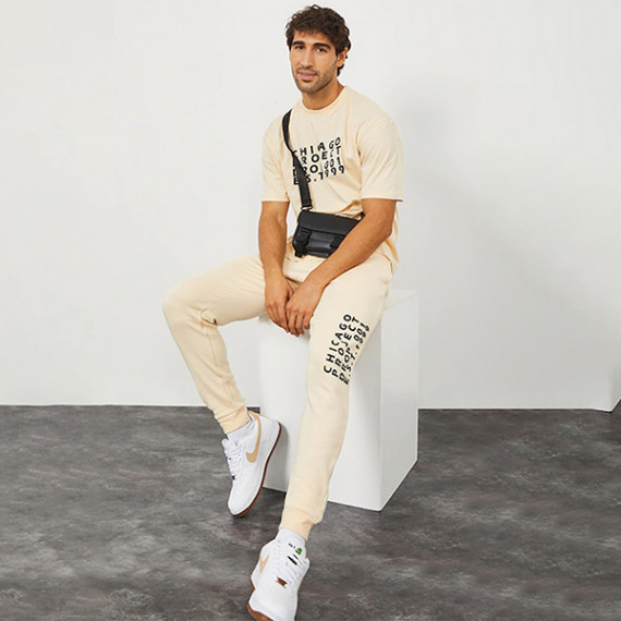 https://designerszone.in/products/men-cream-colored-solid-slim-fit-cotton-joggers