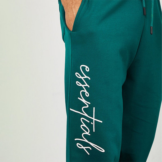 https://designerszone.in/products/men-green-solid-relaxed-fit-cotton-joggers