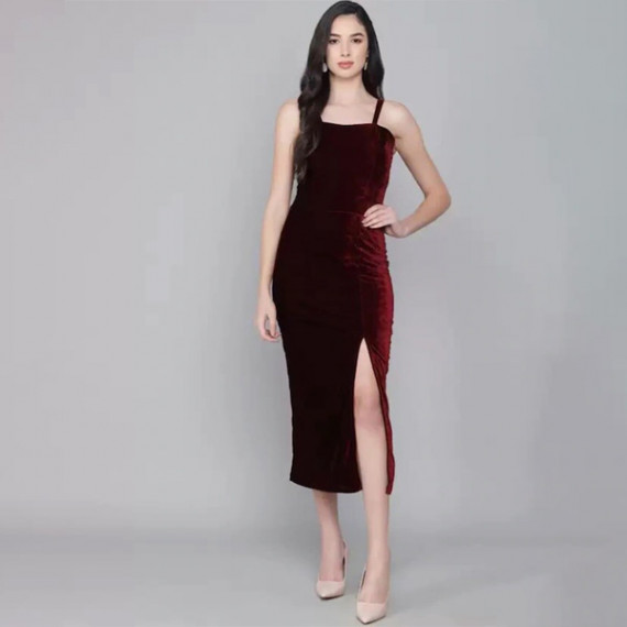 https://designerszone.in/vi/products/maroon-velvet-sheath-midi-dress