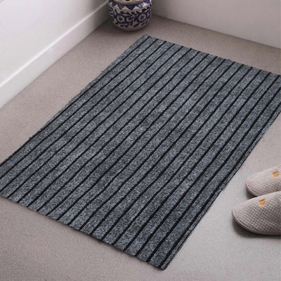 https://designerszone.in/vi/products/grey-black-striped-microfiber-anti-skid-door-mat