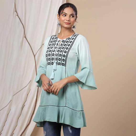 https://designerszone.in/products/women-green-tunics