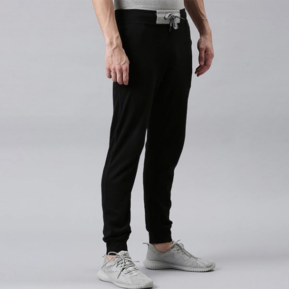 https://designerszone.in/products/men-black-solid-organic-cotton-track-pants