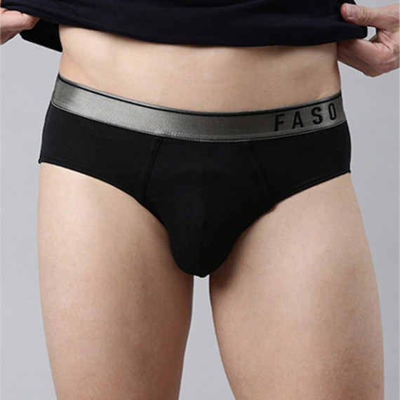 https://designerszone.in/products/men-black-solid-cotton-basic-briefs