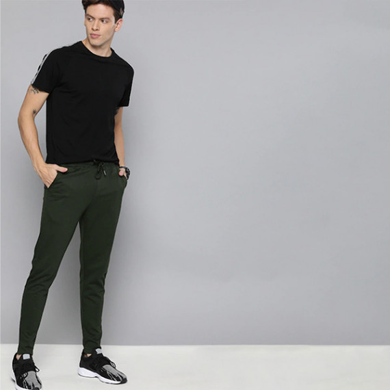 https://designerszone.in/vi/products/men-olive-green-straight-fit-solid-track-pants