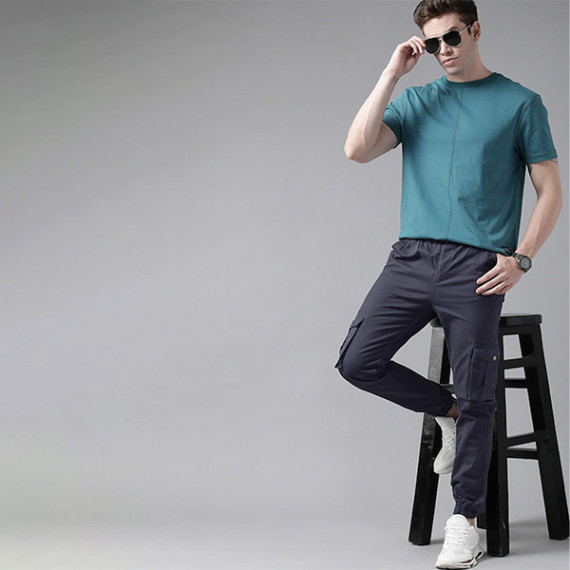 https://designerszone.in/products/men-navy-blue-solid-mid-rise-woven-pure-cotten-cargo-trousers