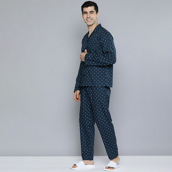 https://designerszone.in/products/men-navy-blue-white-printed-pure-cotton-night-suit