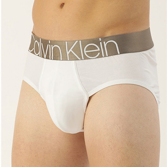 https://designerszone.in/vi/products/men-white-solid-briefs-nb2536100