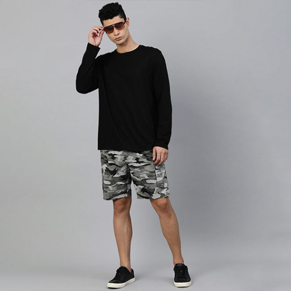 https://designerszone.in/products/men-charcoal-grey-camouflage-printed-pure-cotton-cargo-shorts