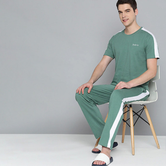 https://designerszone.in/vi/products/men-green-white-side-stripes-pure-cotton-pyjama-set