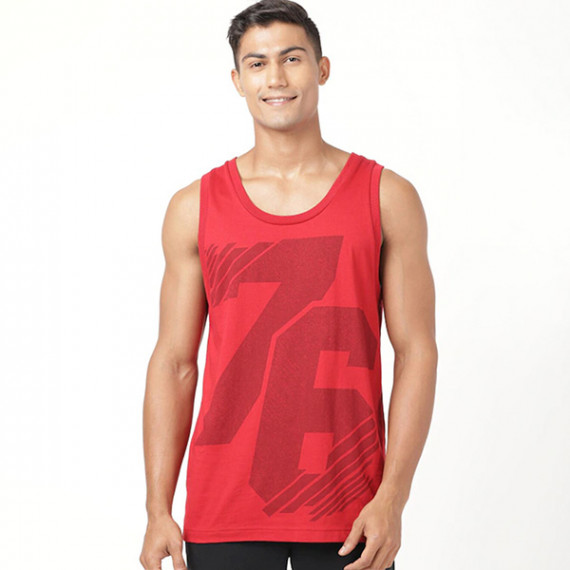 https://designerszone.in/vi/products/men-red-printed-innerwear-vests