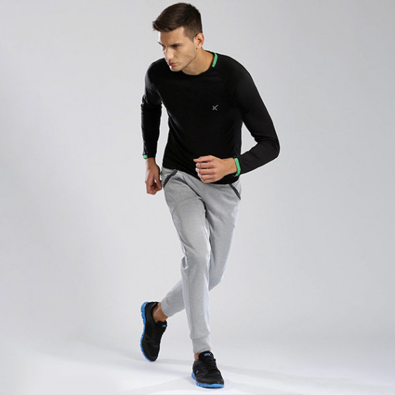 https://designerszone.in/vi/products/men-black-raglan-sleeved-active-t-shirt