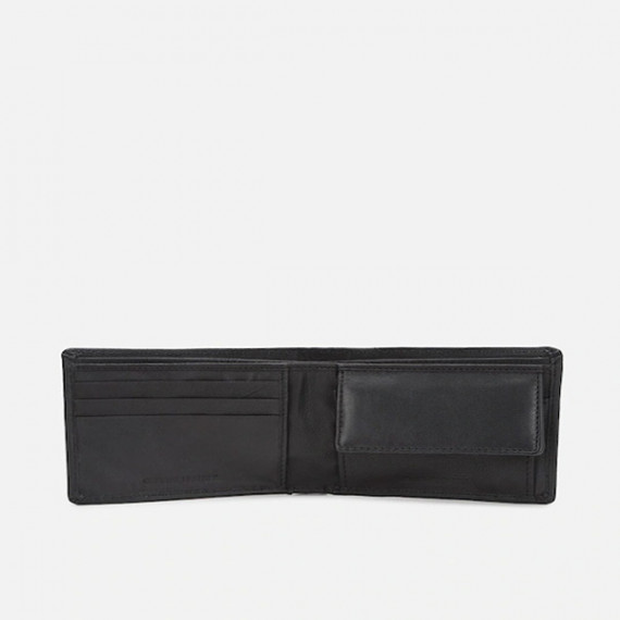 https://designerszone.in/products/men-textured-two-fold-leather-wallet